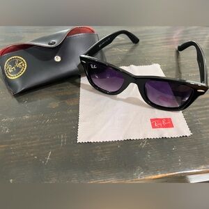 ☀️Nice ray-ban waferers with case and cleaning cloth